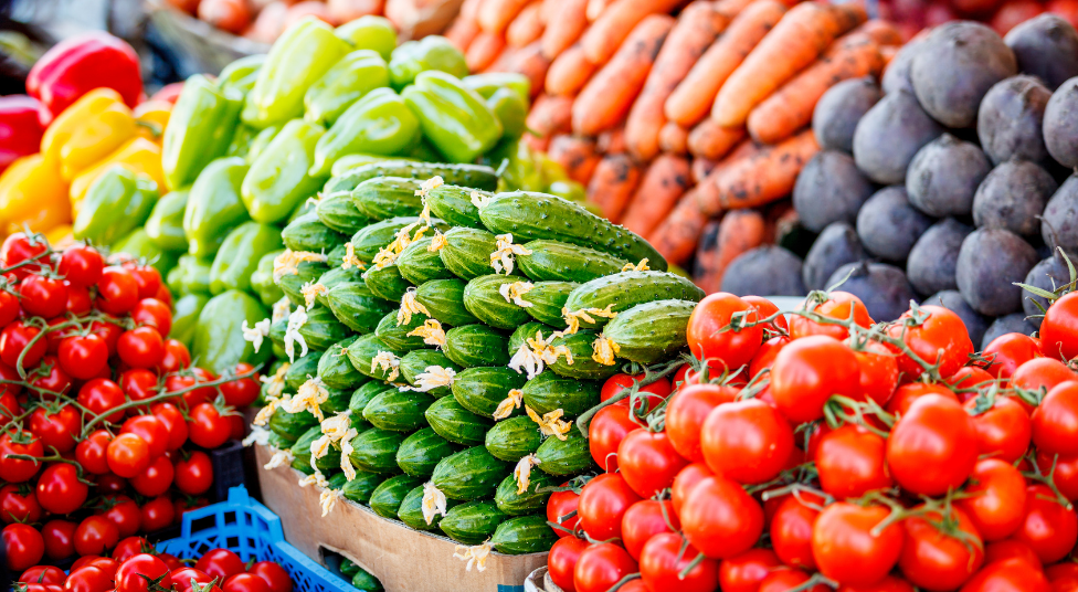 Trh s lokálním ovocem a zeleninou